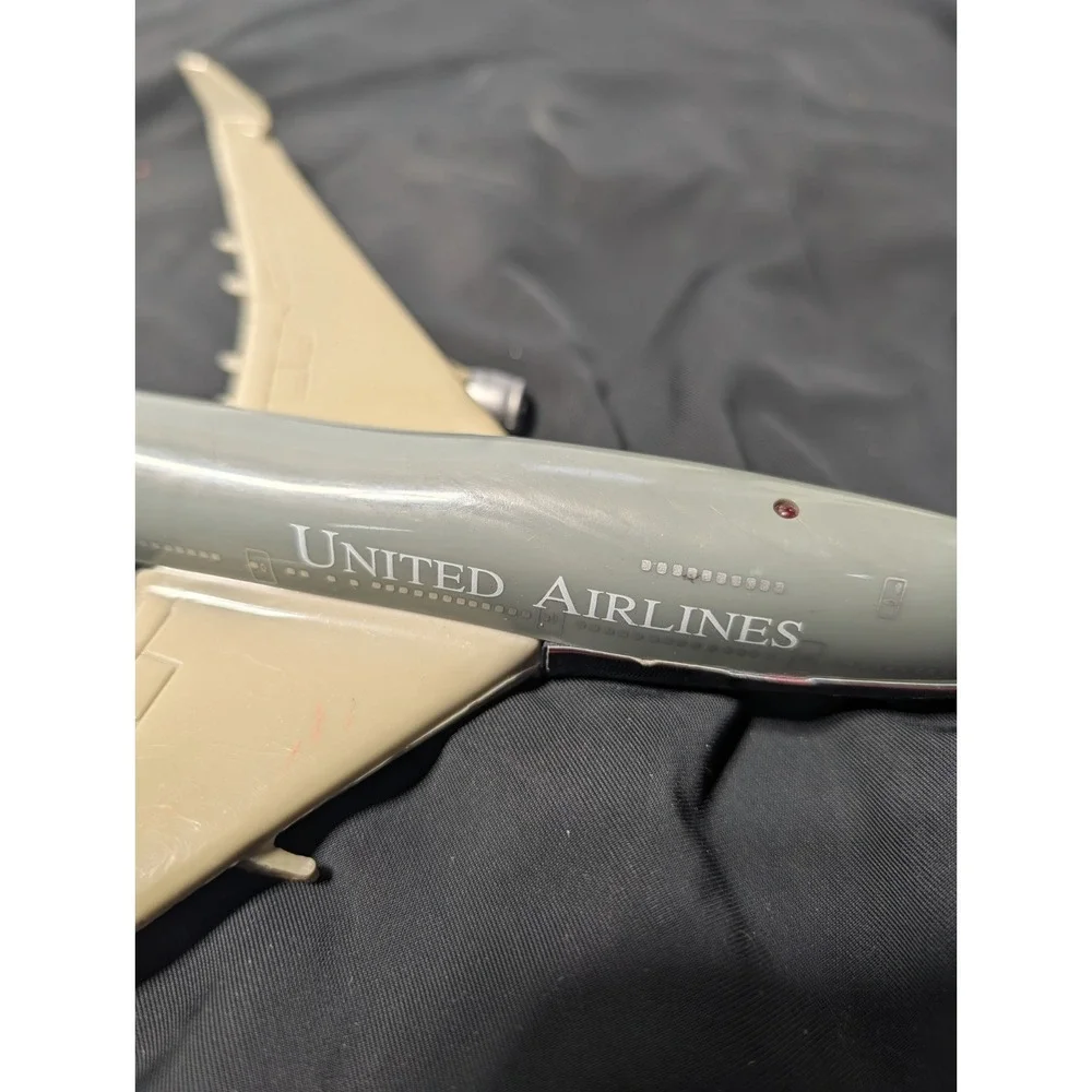 Vintage Plastic United Airlines Boeing 747-400 Toy‎ Airplane 12